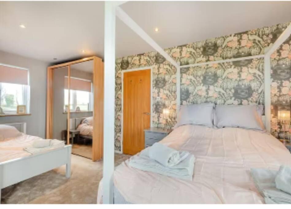 Covehithe House-Coastal Luxury- Sleeps 12-With Huge Swimspa! Wrentham ภายนอก รูปภาพ