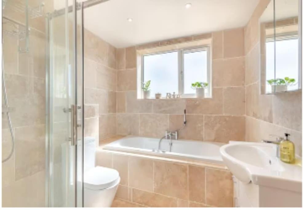 Covehithe House-Coastal Luxury- Sleeps 12-With Huge Swimspa! Wrentham ภายนอก รูปภาพ